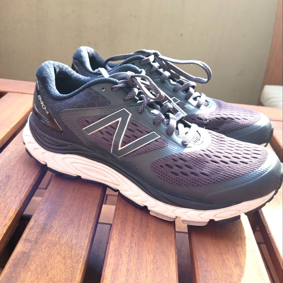 Balance 84v4 Black Womens Running Shoes 